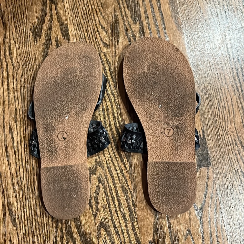 Universal Thread Sandals - image 2